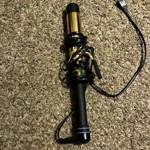 HOT TOOLS CURLING IRON